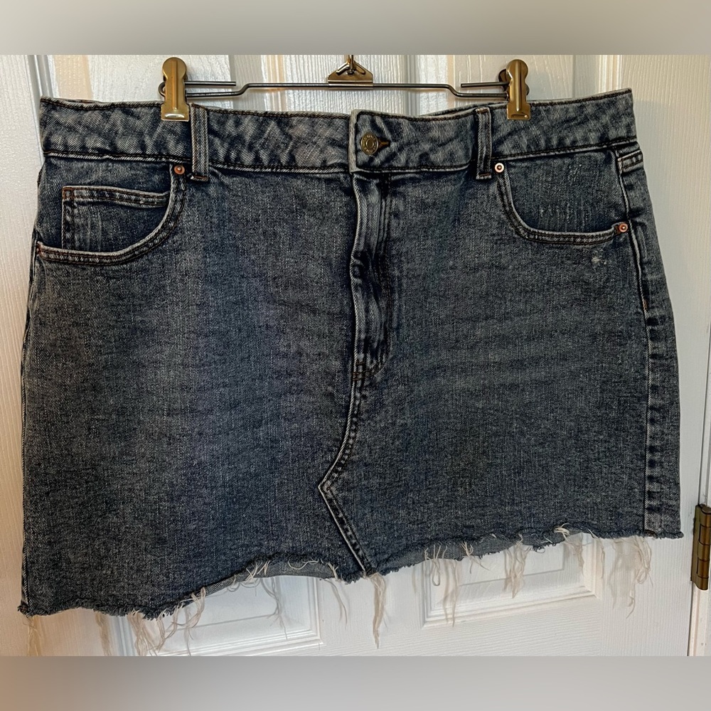 WILD FABLE Denim Jean Stretch Mini Short Frayed Skirt Women’s Sz 18